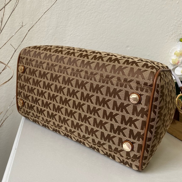 Michael Kors Bedford Large Duffle Satchel - Picture 5 of 9